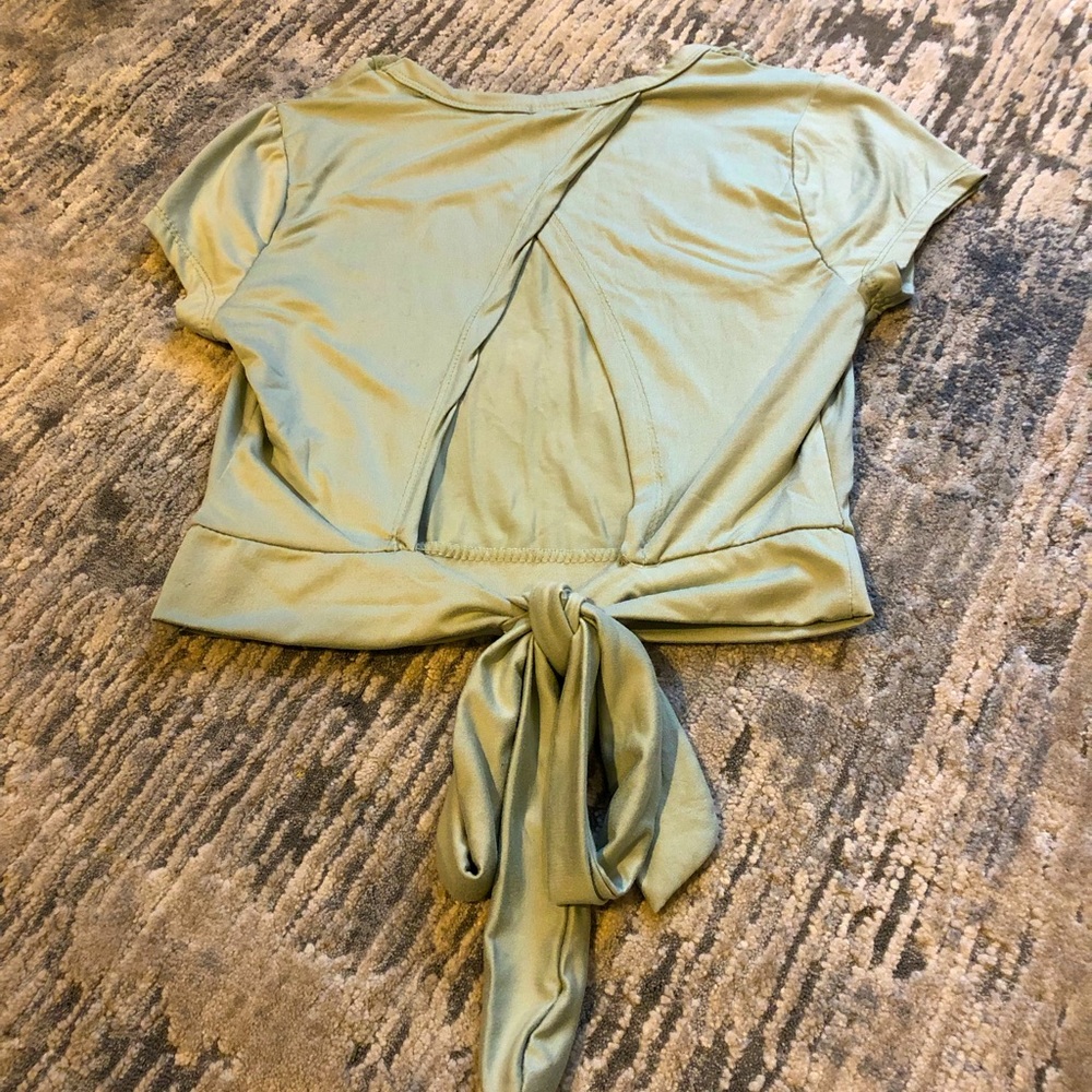 Rue 21 open back tie short sleeve stretchy top in seafoam green. Poly/spandex